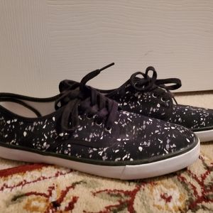 H&M Black Pattern Sneakers Size 9